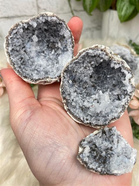 Applications for Trancas Geode Crystals