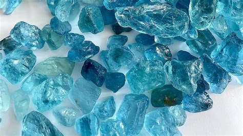 Aquamarine Crystal: 10,000+ Uses for the Sea-Colored Gemstone