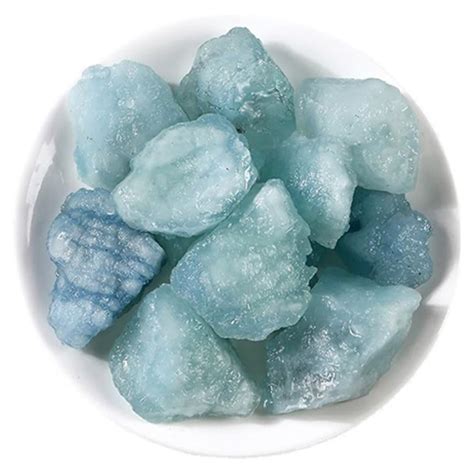 Aquamarine Crystal Raw: A Guide to Its Healing Properties, Uses, and Applications