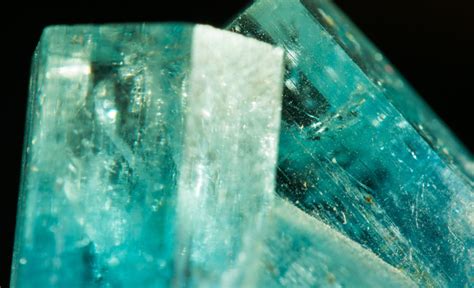 Aquamarine Stone Properties: A Guide to Its Benefits and Uses