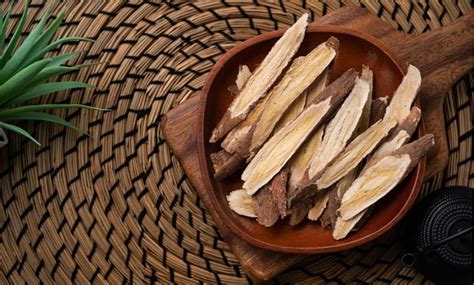 Astragalus root: