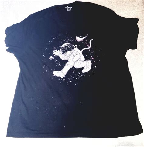 Astronaut T-shirt Nike Size XXL: Soar Through the Cosmos with Stellar Style