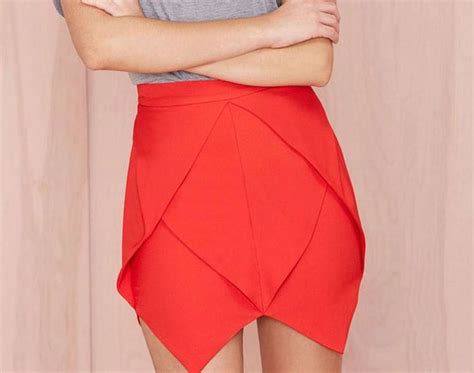 Asymmetrical Hemline: