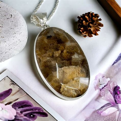 Authentic Crystal Jewelry: Embrace the Healing Power of Nature