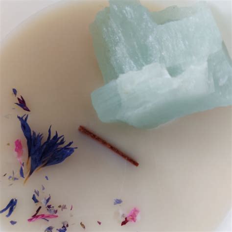 Azure Aquamarine: Soothing Serenity and Clarity