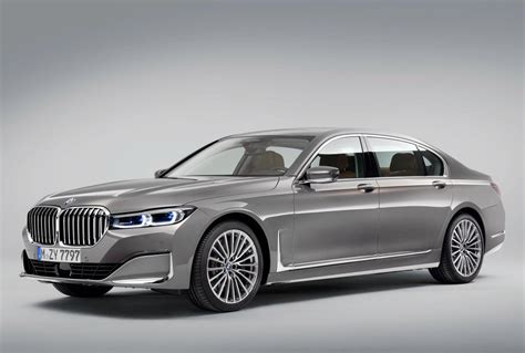 BMW 760Li: Apostando na Excelência Automobilística