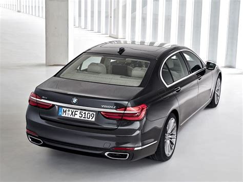 BMW 760i: Aposta em Luxo e Tecnologia