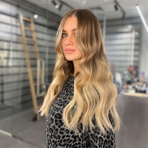 Balayage Hair Extensions: The Alluring Art of Dimensional Hair