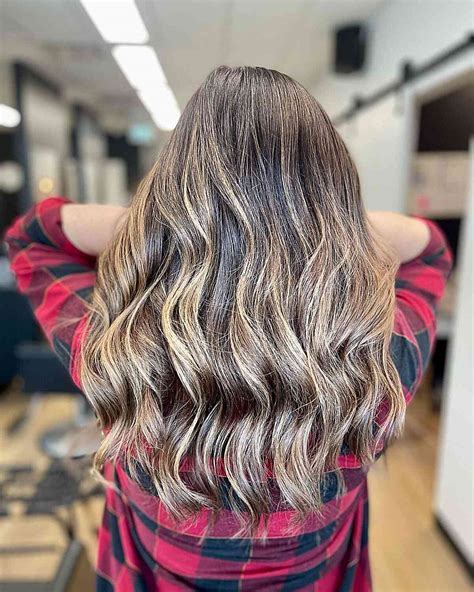 Balayage and Highlights: The Perfect Way to Add Dimension and Shine to Your Hair