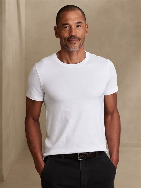 Banana Republic Men's T-Shirts: Style and Substance