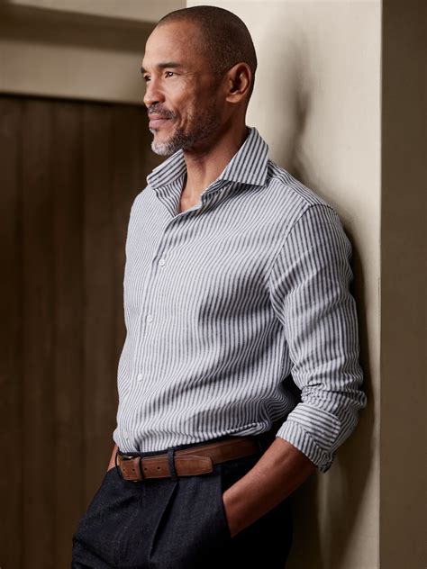 Banana Republic Shirts: A Style Guide for Men