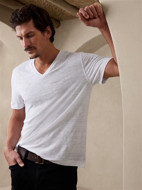 Banana Republic T-Shirts: The Ultimate Guide to Wardrobe Staples