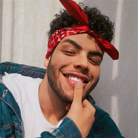 Bandana masculina: o acessório que complementa o seu visual e traz mais personalidade