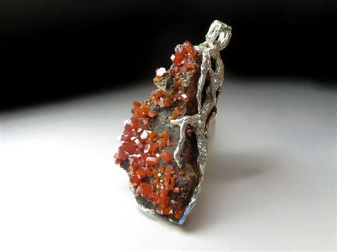 Barite Vanadinite: The Gemstone of Unique Beauty and Uncommon Properties