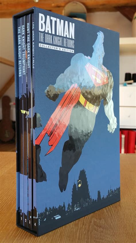 Batman: The Dark Knight: The Absolute Edition - Slipcase