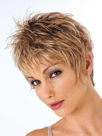 Beautiful Brown Wavy Cropped Petite Wigs 2025