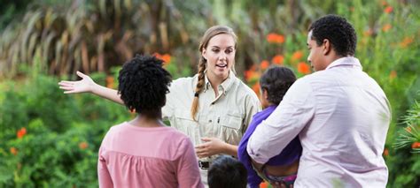 Becoming a Tour Guide: A Comprehensive Course for Aspiring Professionals