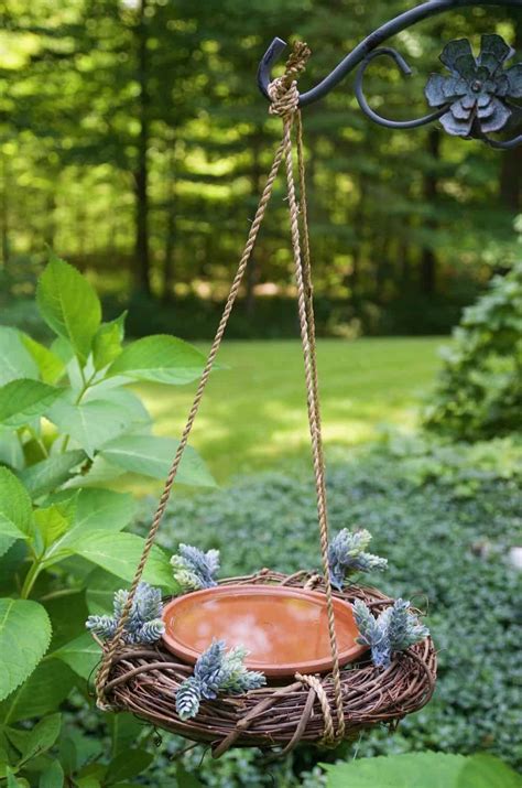 Benefits of Hanging Bird Baths