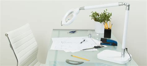 Benefits of Magnifying Lamps