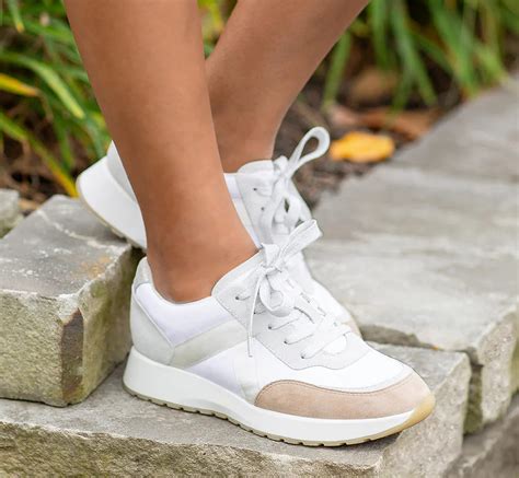 Benefits of Narrow Sneakers for Women