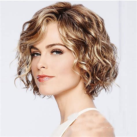 Benefits of Short Wavy Wigs: