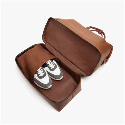 Benefits of Using a Weekender Bag with Shoe Compartment: