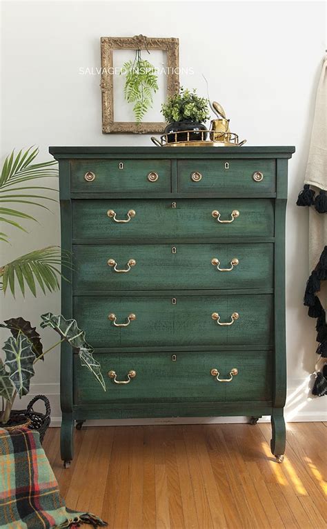 Benefits of Using an Antique Dresser