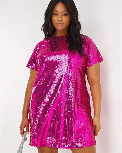 Benefits of Wearing an Oversized Sequin T-Shirt Dress