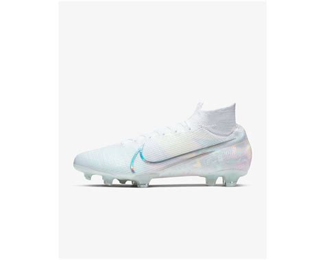 Benefits of White Soccer Shoes Nike