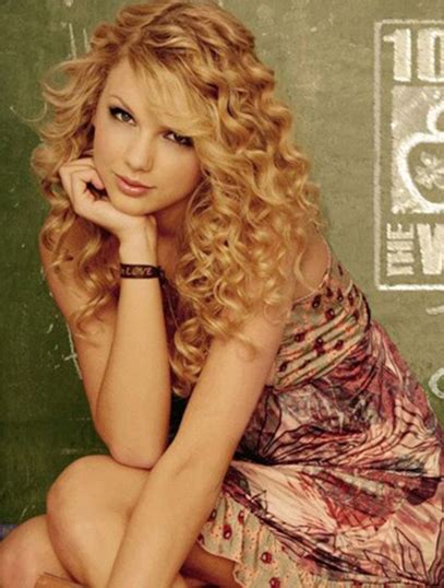 Best 4 Blonde Wavy Long Taylor Swift Wigs VS 2025