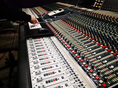 Best Audio Engineering Schools: Shaping the Future of Sound