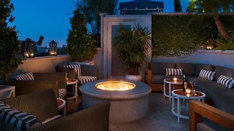 Best Bars in Beverly Hills: A Guide to the City's Hotspots