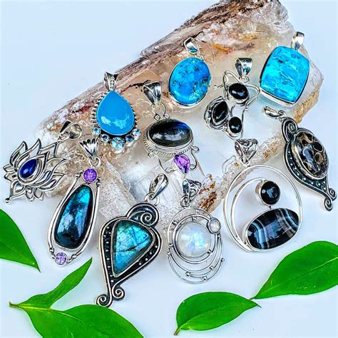 Best Crystal Gifts Unique: Captivating Gems for Precious Moments