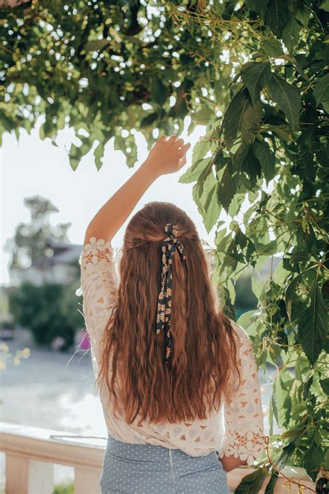 Beyond the Basics: Understanding the Appeal of Female Hair Clips