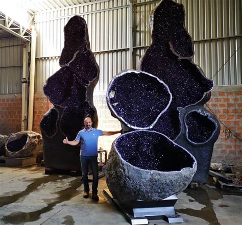 Big Geodes: 2025's Glistening Giants VS Traditional Crystals