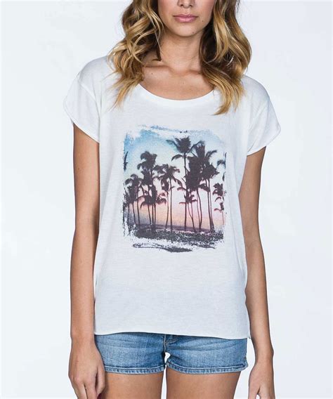 Billabong Shirts for Women: A Timeless Fashion Staple