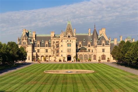 Biltmore Castle: A Majestic Extravaganza in Asheville, NC 🏰