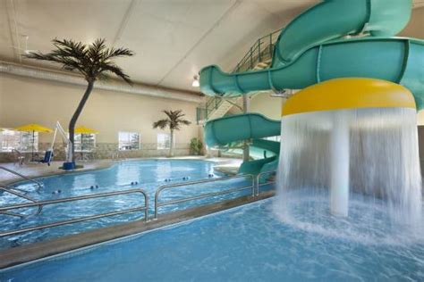 Bismarck Hotels with Water Slides: A Splashing Good Time for All Ages