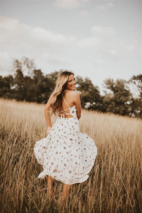 Black Dress for Senior Pictures: A Timeless Classic for a Memorable Milestone