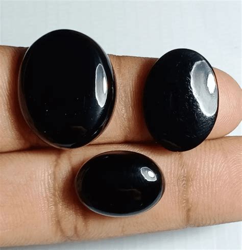 Black Onyx VS. Black Spinel: A Clash of Origins and Composition