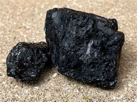 Black Tourmaline Raw: The Ultimate Guide to Its Properties and Uses