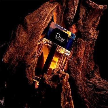 Bleu de Chanel: A Timeless Fragrance that Embodies Masculinity and Sophistication