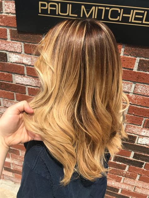 Blond Ambitions: Sun-Kissed Golden Locks