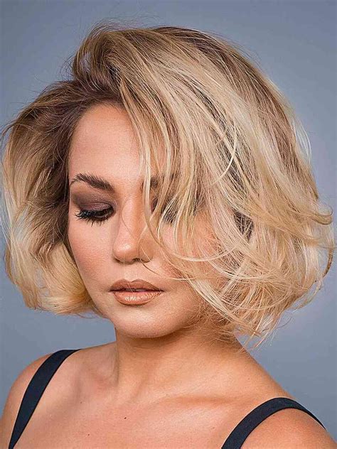 Blonde Bobs: The Ultimate Guide to Chin Length Wavy Wigs in 2025