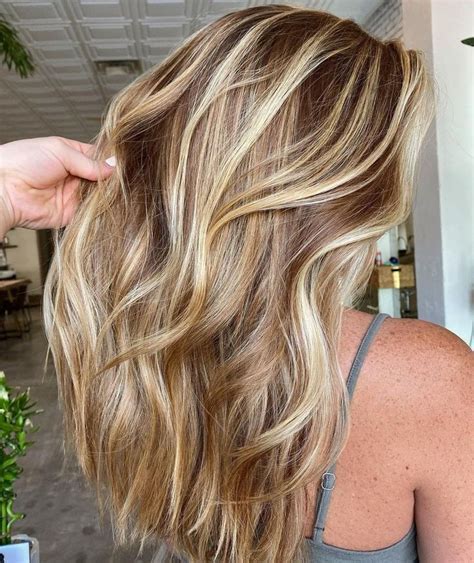 Blonde Highlights Caramel Hair: A Timeless Allure