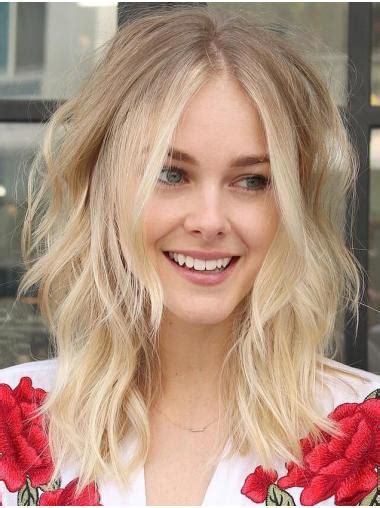 Blonde Lace Wig Wavy Synthetic Shoulder Length Without Bangs Layered Wigs