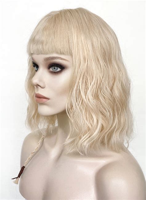 Blonde Wavy Synthetic Amazing Short Wigs