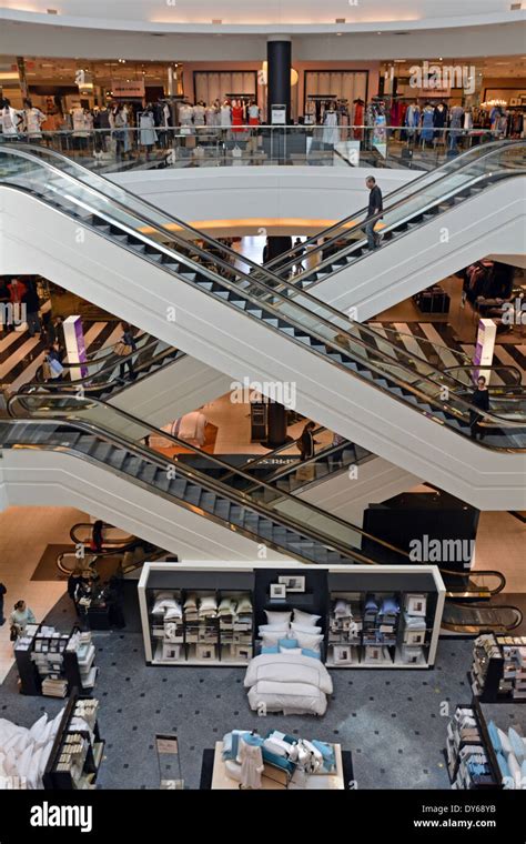 Bloomingdale's Roosevelt Field: A Shopping Oasis