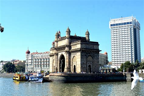 Bombay Gateway of India Reader