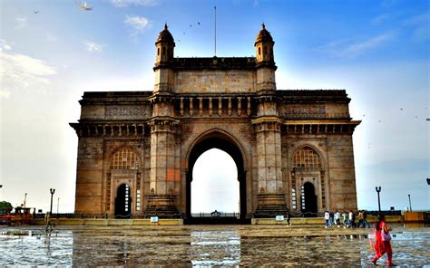 Bombay Gateway of India Reader